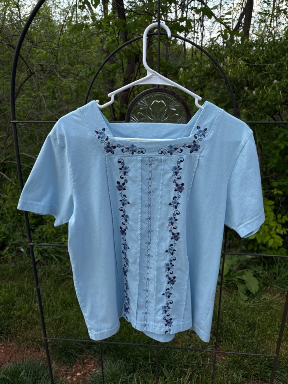 Vintage Shenanigans Light Blue Square-Neck Embroidered Short Sleeve Top Large